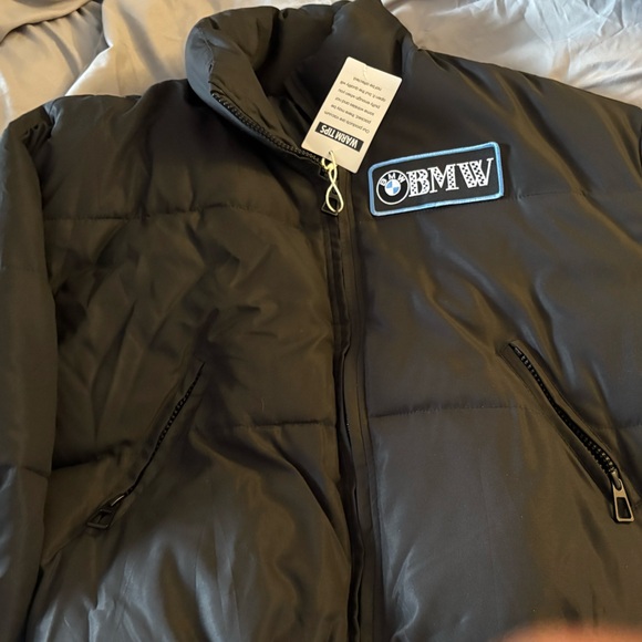 BMW Classic Black Puffer Jacket
Black Oversized 
Soft Warm - Picture 4 of 10
